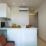 Lh Seaview Onyx Flat Appartamento Paphos